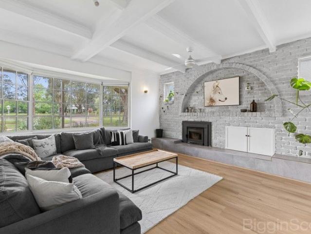 Spacious Family Home on Edge of Daylesford with Impressive Theatre Room