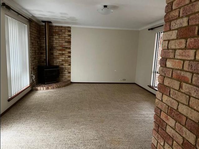 Spacious 4x2 family home behind Willetton SHS available NOW