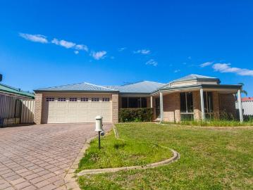 Spacious 4x2 Family Home in Caversham