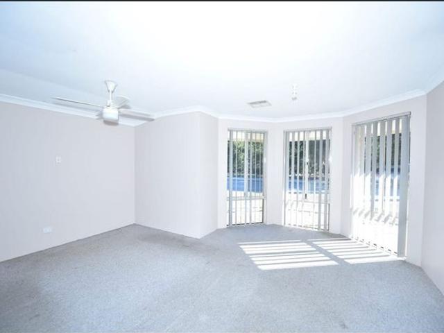 Spacious 4x2 Family Home in Caversham