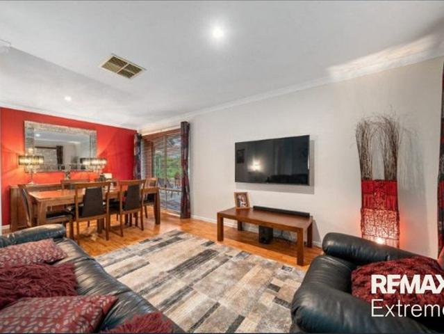 Spacious 4x2 Family Home in Carramar