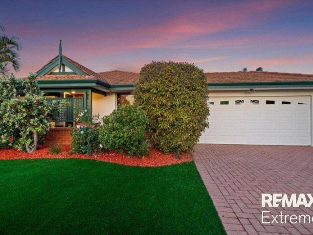 Spacious 4x2 Family Home in Carramar