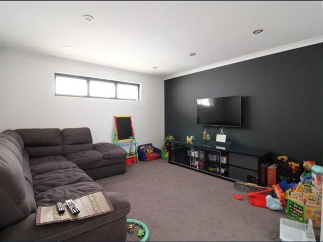 Spacious 4x2 Family Home in Sinagra