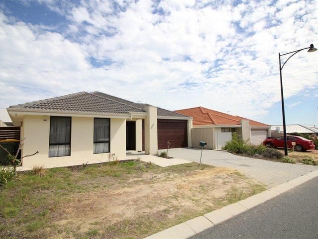 Spacious 4x2 Family Home in Sinagra