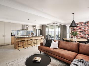 SPACIOUS 4x2 WITH THEATRE & GAMES ROOM IN LAKELANDS THE ULTIMATE FAMILY HOME