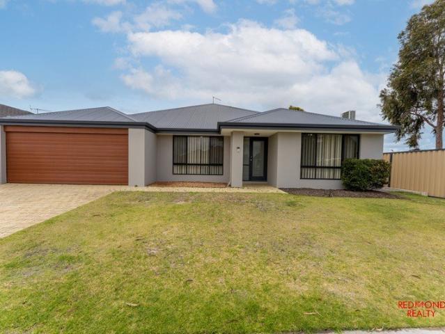 Spacious 4x2 with Theatre Room and Big Gardens!