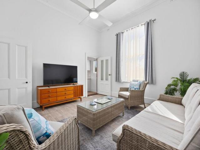 Spacious 5/6 Bedroom Heritage Home, Perfect for Large Families!