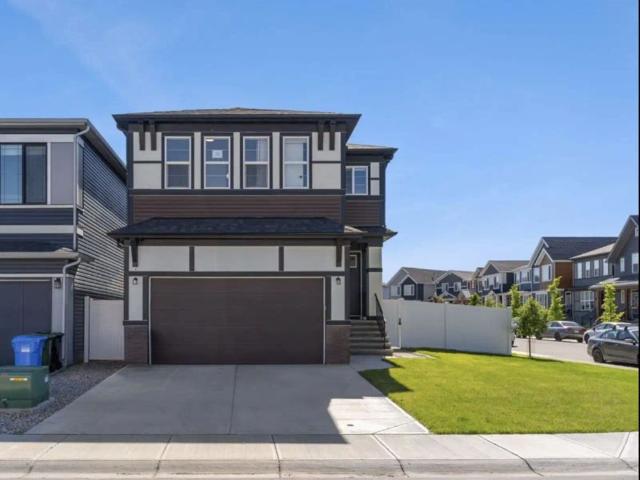 Spacious 5 Bedroom / 4 Bathroom Corner Lot Home with Double Garage & Home Office — 5 Bedrooms+ Den House
