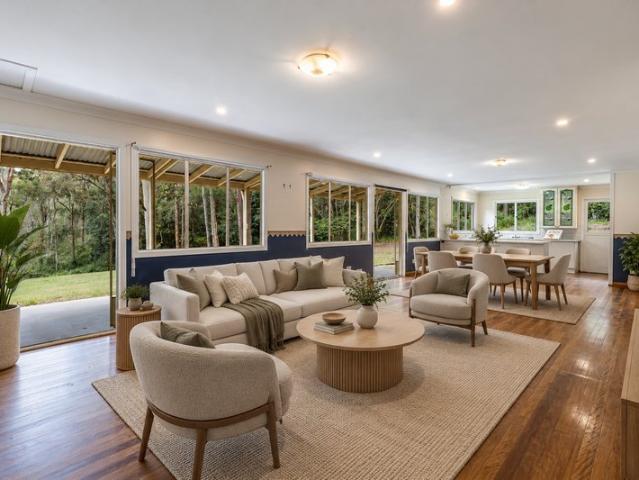 Spacious 5 Bedroom Acreage Home on 2.5 Acres Pinjarra Hills