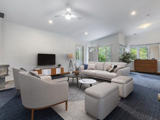 Spacious 5 Bedroom Acreage Home on 2.5 Acres Pinjarra Hills