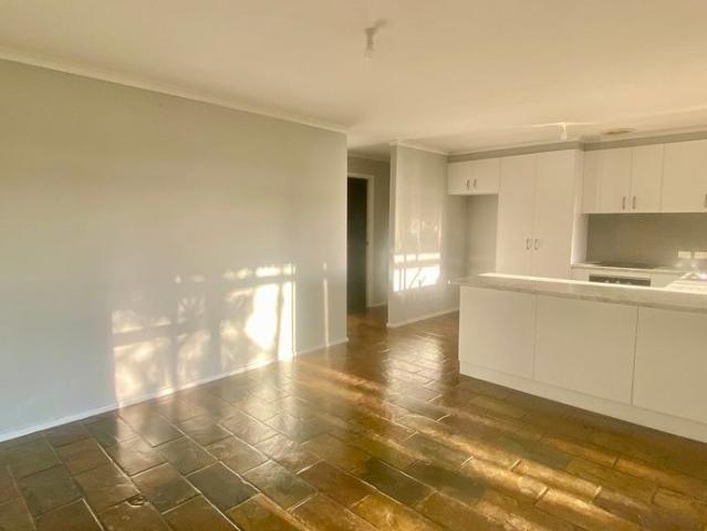 Spacious 5 Bedroom Brick Home – Comfort, Style & Functionality