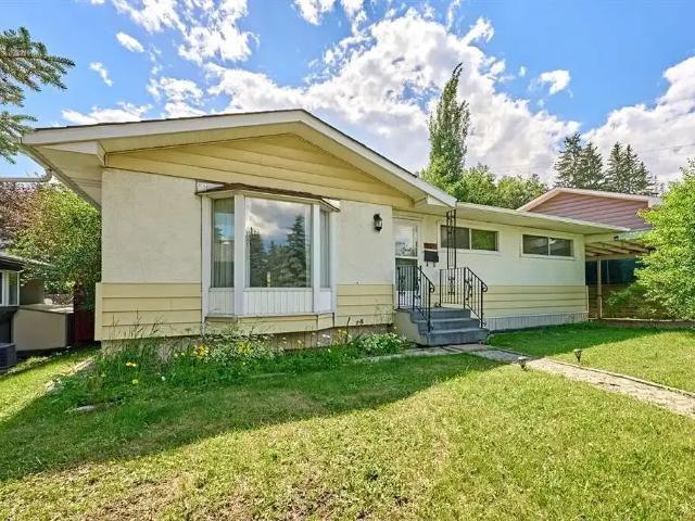 Spacious 5 Bedroom Detached House for Rent – Haysboro SW Calgary — 5 Bedrooms House