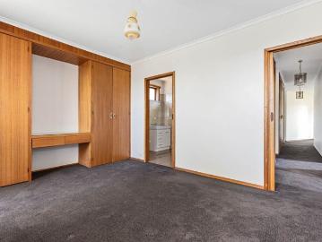 Spacious 5 Bedroom Dual Living Double Story Family Home