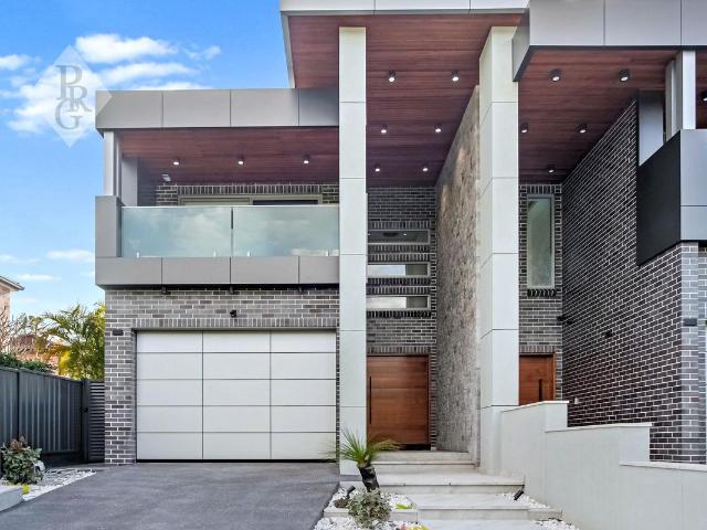 Spacious 5 Bedroom Duplex | Family Living & Entertainer’s Delight