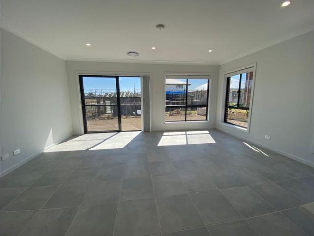 Spacious 5 Bedroom Family Haven with Dual Living Areas in Menangle Park