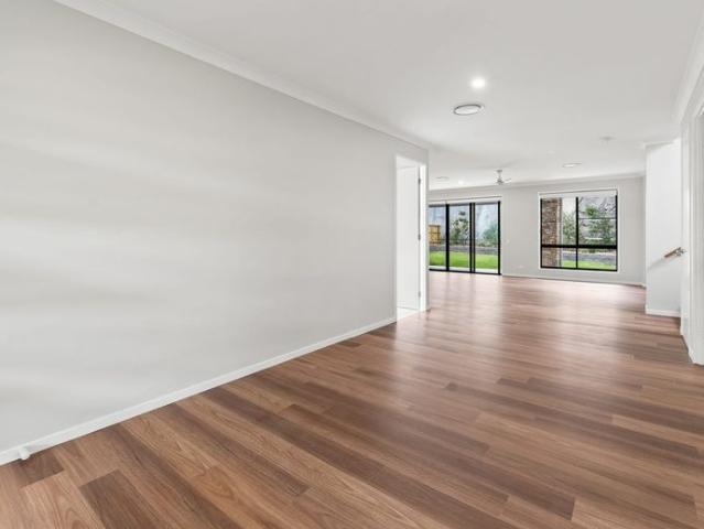 SPACIOUS 5 BEDROOM FAMILY HOME I 5 BATHROOMS I 3 CAR GARAGE I PRIME KEPERRA LOCATION