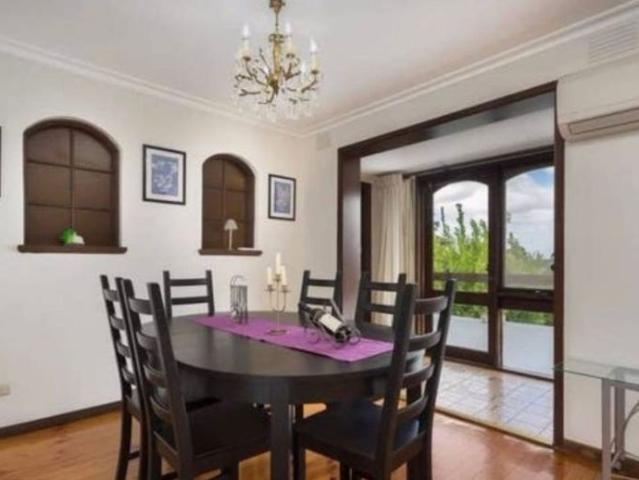 Exceptional Value – 5 Bedrooms, 3 Bathrooms & Multiple Living Areas in Doncaster