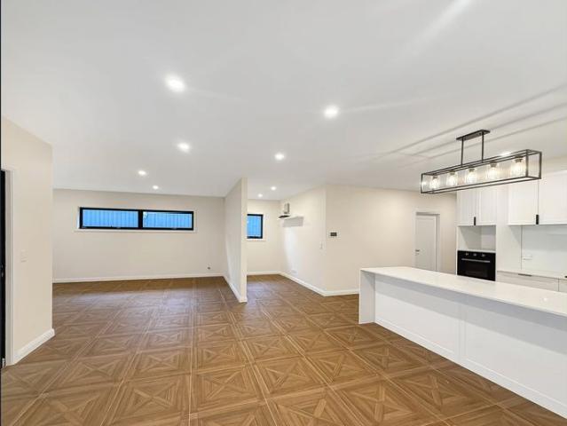Spacious 5 Bedroom Family Home in Oran Park