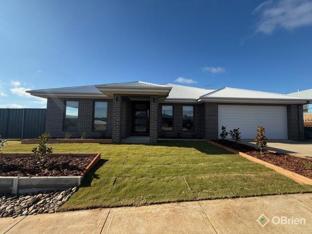 Spacious 5 Bedroom Family Home in Leneva Valley