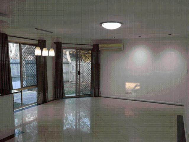 Spacious 5 Bedroom Family Home in Sunnybank Hills State School Catchment | $850 Per Week