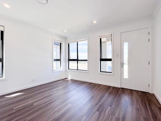 Spacious 5 Bedroom Family Home in Pemulwuy Heights