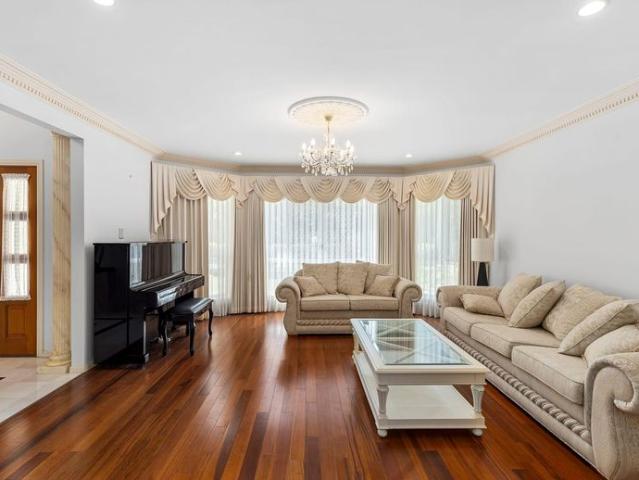 Spacious 5 Bedroom Family Home in Prestigious Sunnybank Hills Location Within Sunnybank Hills School Catchment