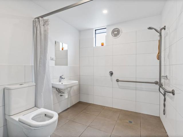 Spacious 5 Bedroom Family Home in Prime Box Hill Location
