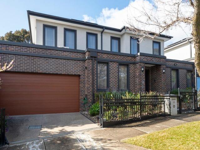 Spacious 5 Bedroom Family Home in Prime Box Hill South Location