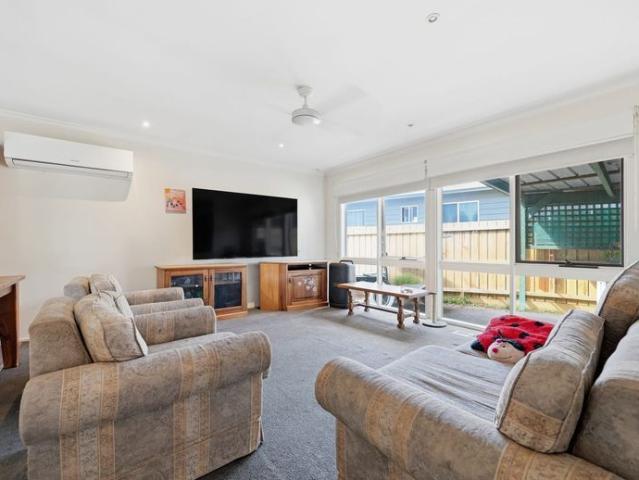 Spacious 5 Bedroom Family Home in Prime Inverloch Location