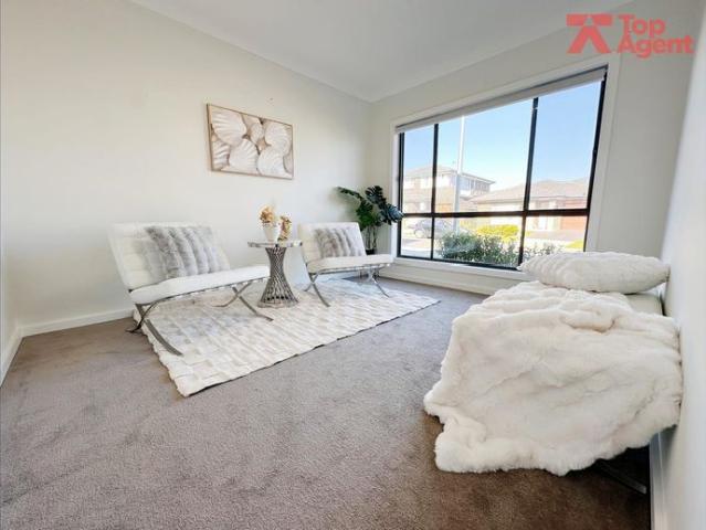 Spacious 5 Bedroom Family Home in Prime Leppington Location