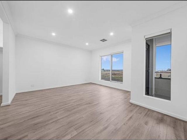 Spacious 5 Bedroom Family Home in Prime Mount Duneed Location