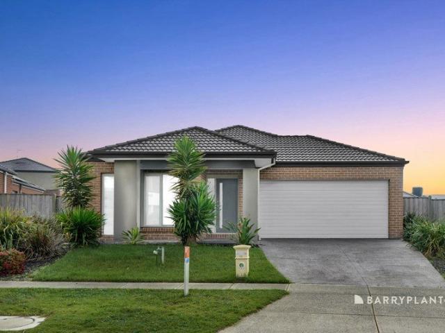 Spacious 5 Bedroom Family Home in Prime Point Cook Location