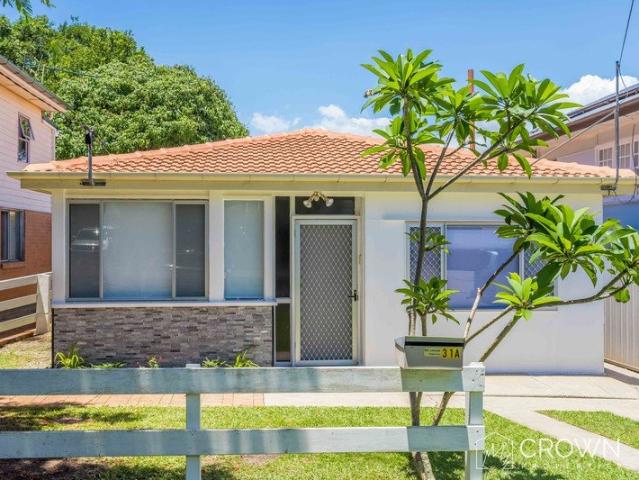 Spacious 5 Bedroom Family Home in Prime Woody Point Location
