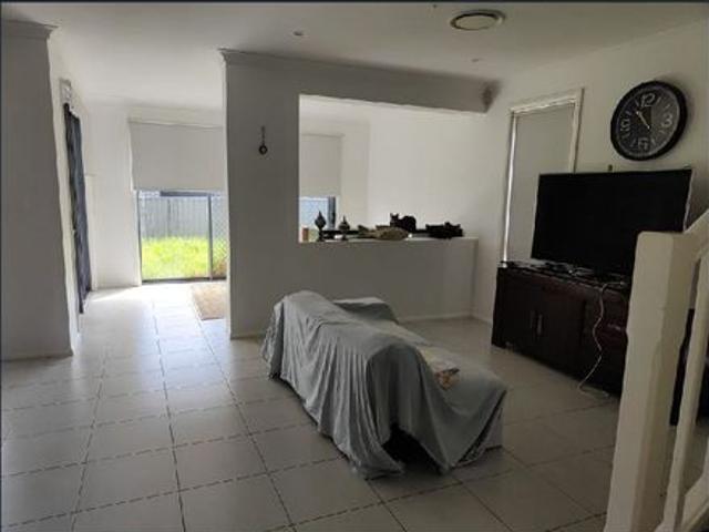 Spacious 5 Bedroom Family Home in the Heart of Elara