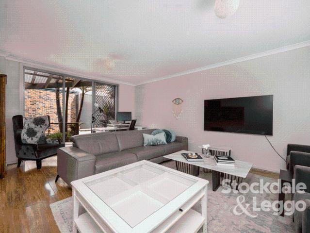 Spacious 5 Bedroom Family Home in the Heart of Safety Beach