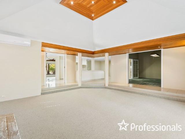 Spacious 5 Bedroom Family Home in the Sought After Lakes Estate