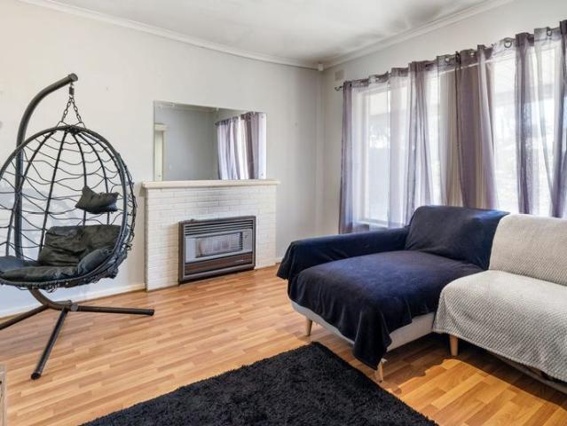 Spacious 5 Bedroom Family Home in Valley View