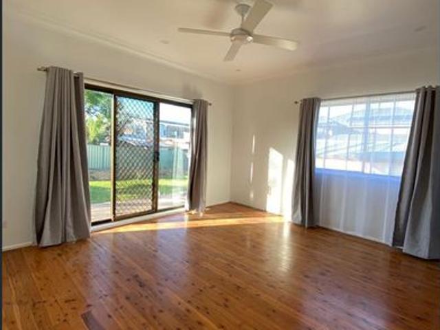 Spacious 5 Bedroom Family Home on 727m² block