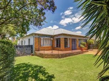 spacious 5 bedroom family home with.