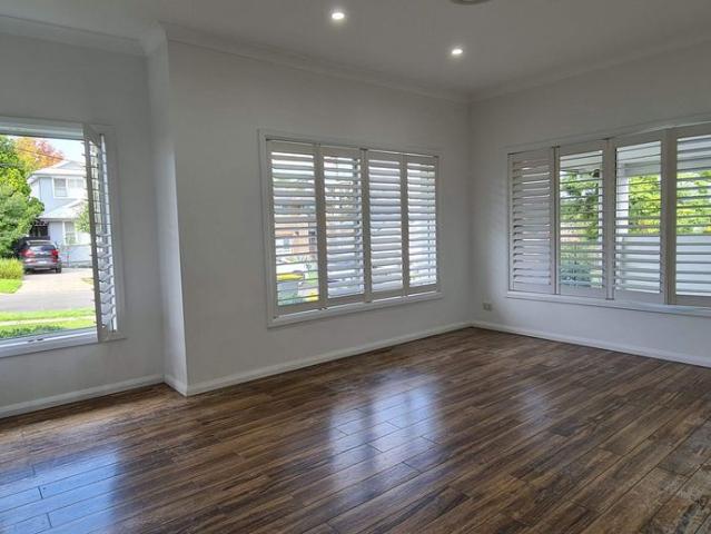 Spacious 5 Bedroom Family Home with Two Ensuites & Double Lock Up Garage