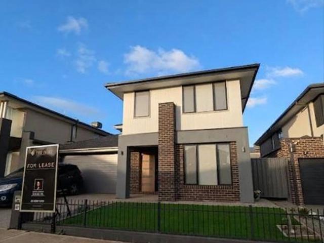 Spacious 5 Bedroom Family Home with Dual Master Suites & Premium Inclusions