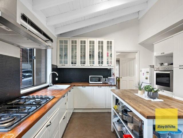 Spacious 5 Bedroom Family Home with Huge Upstairs Retreat