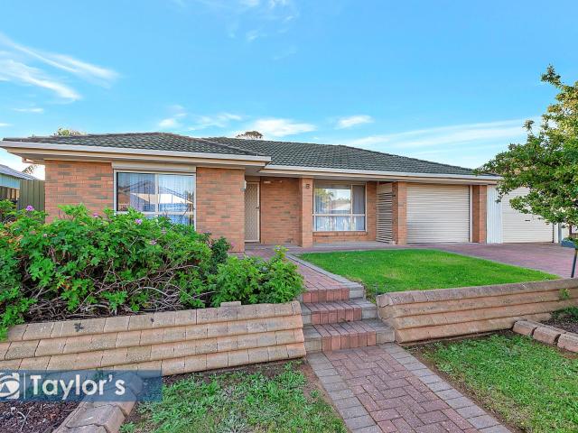 Spacious 5 Bedroom Family Home with Multiple Living Areas