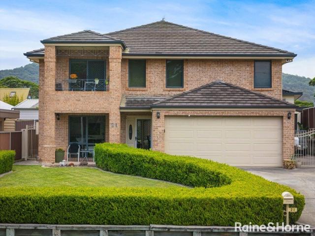 Spacious 5 Bedroom Family Home with Multiple Living Areas & Caravan/Boat Storage