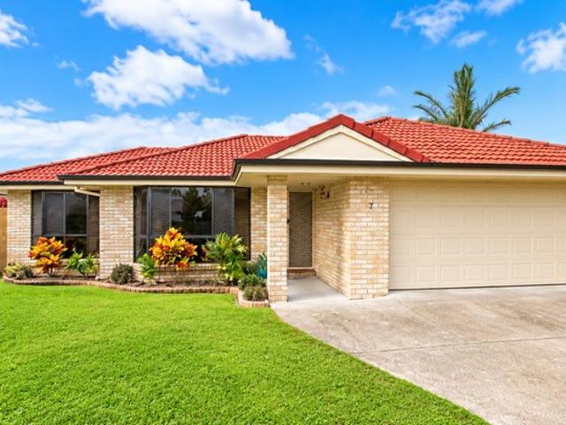 Spacious 5 Bedroom Family Home with Multiple Living Areas, Solar & Huge Entertaining Space