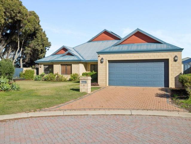 SUNSET OCEAN VIEWS with a PARK ON YOUR DOORSTEP in CUL DE SAC Location!
