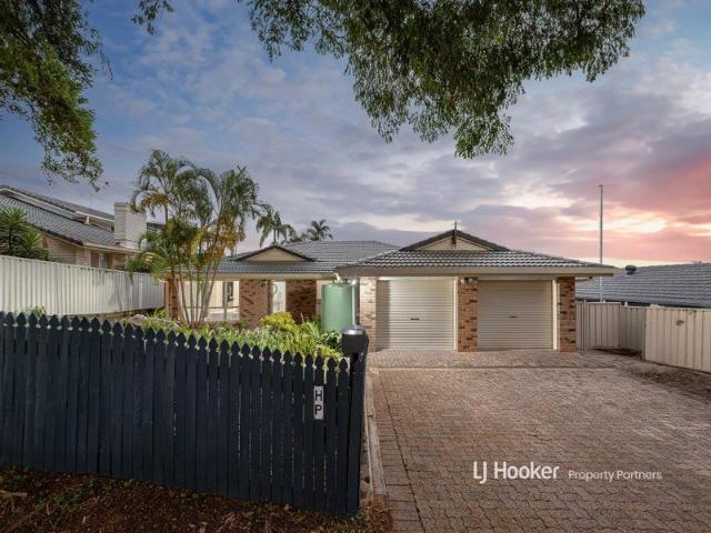 Spacious 5 Bedroom Family Home with Pool & Mansfield SHS Catchment INCLUDING 4 weekly Pool Service