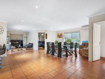 Spacious 5 Bedroom Family Home with Pool in Sought After Brookfield