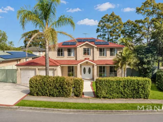 Spacious 5 Bedroom Family Home with Pool