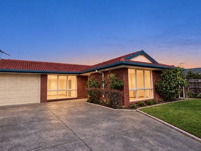 Spacious 5 Bedroom Family Home with Self Contained Granny Flat
